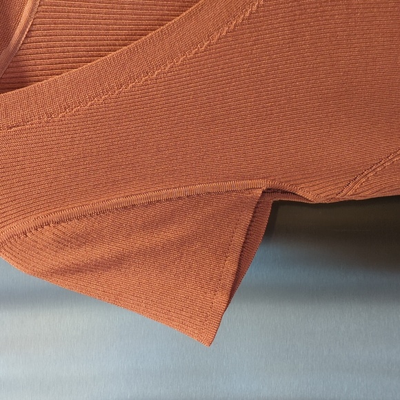 White House Black Market short sleeve ribbed top. Size M - Picture 3 of 8